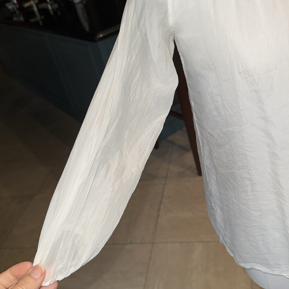 100% silk cream fully lined blouse- great neckline & shape - Picture 3 of 7